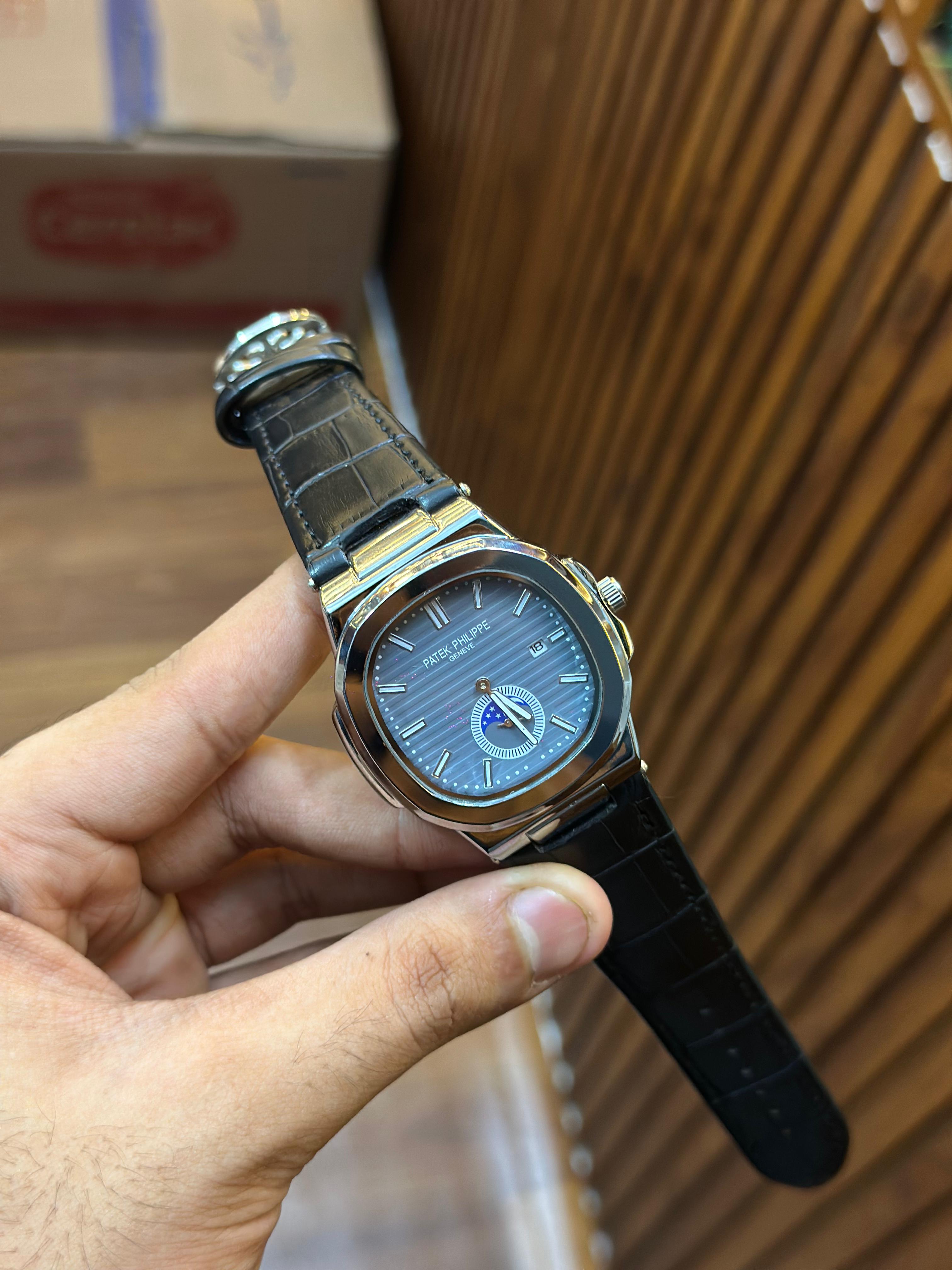 Octagonal case with Integrated leather strap