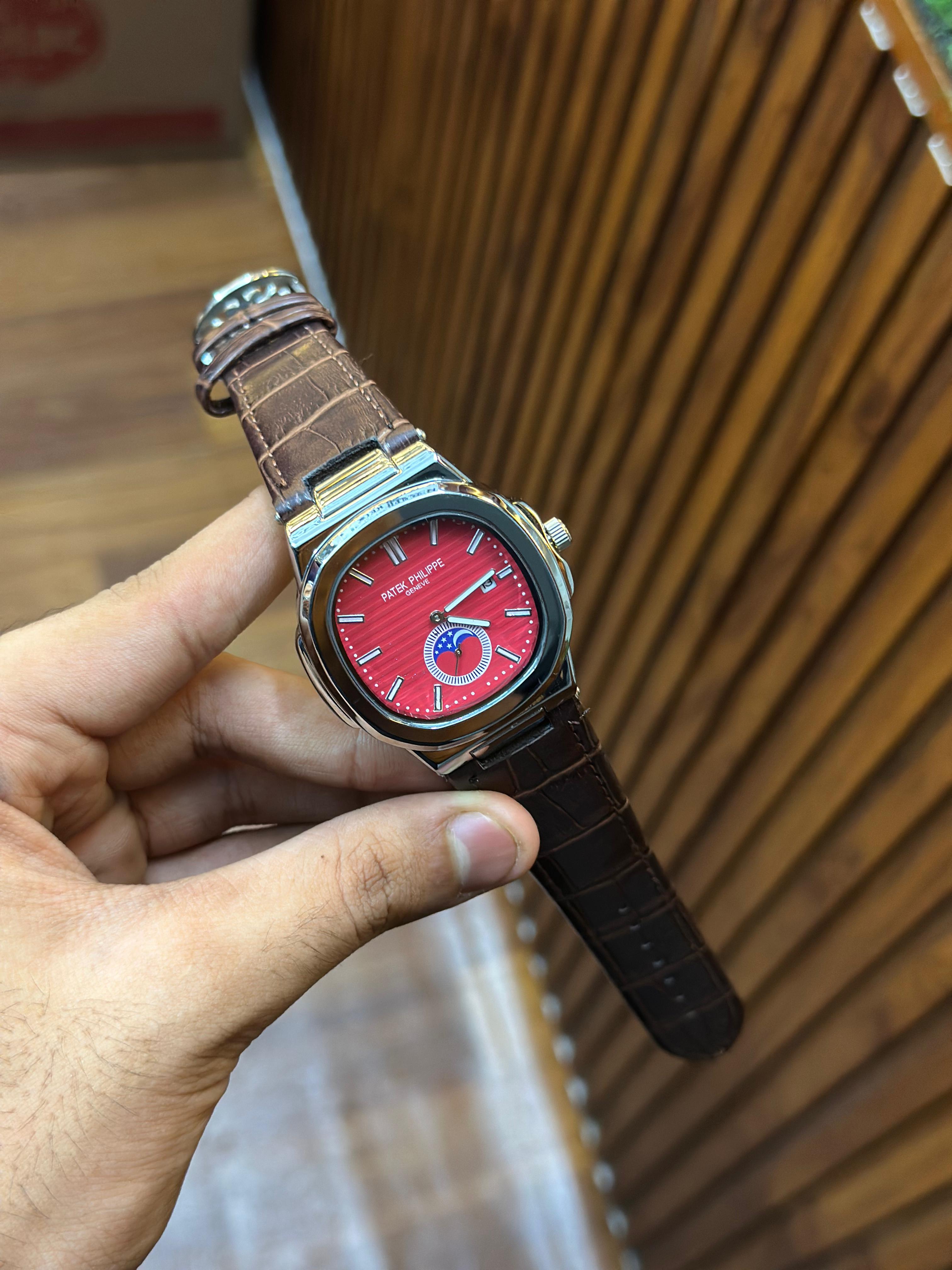 Octagonal case with Integrated leather strap