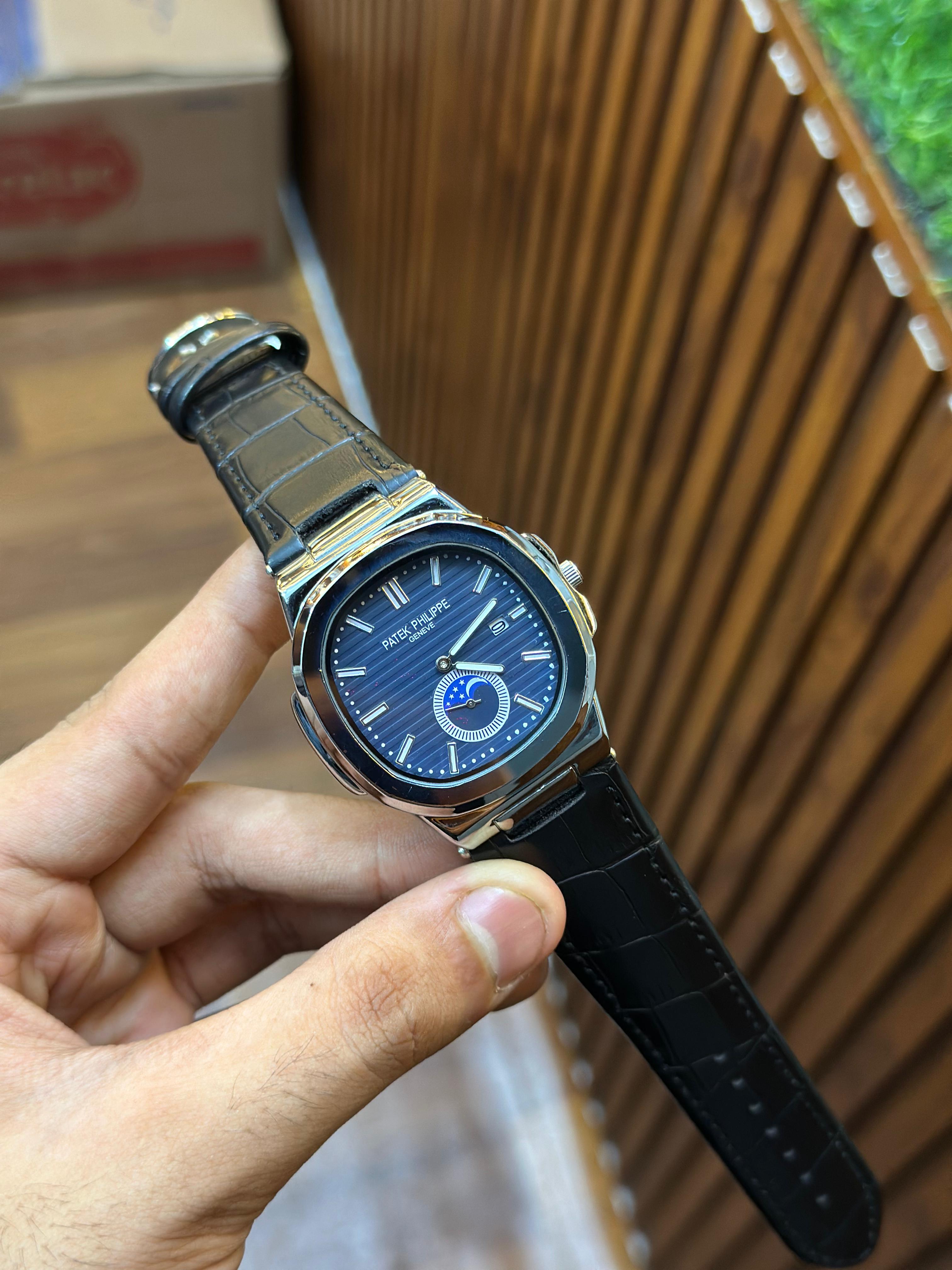 Octagonal case with Integrated leather strap