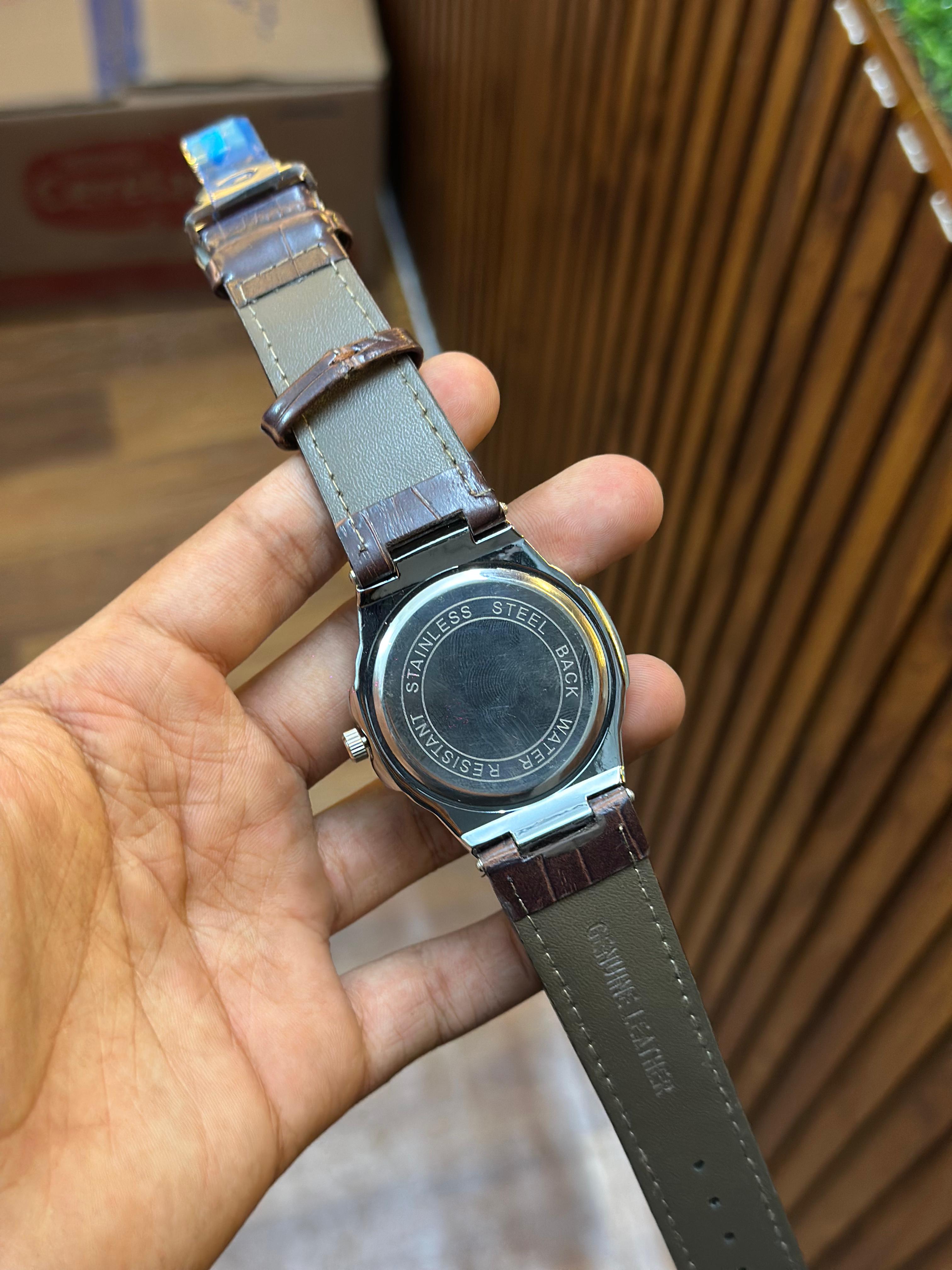 Octagonal case with Integrated leather strap