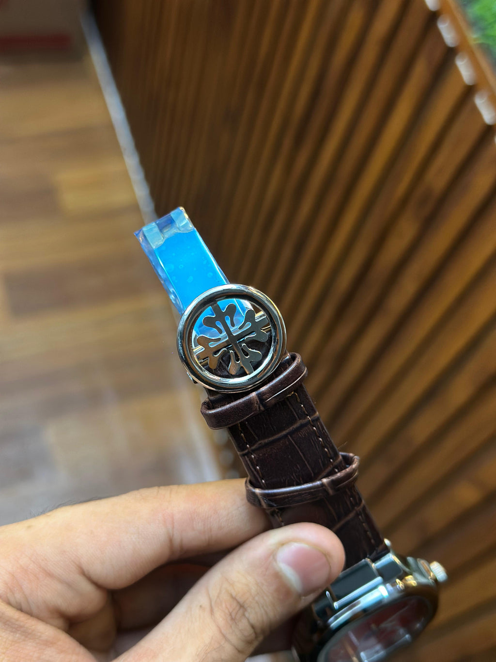Octagonal case with Integrated leather strap